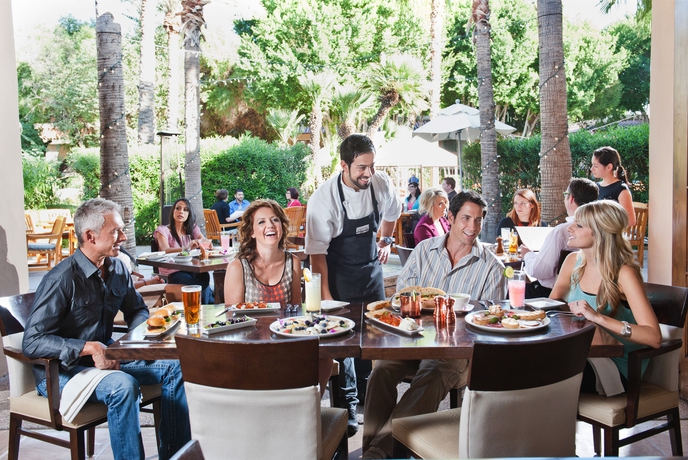 Imagen del bar/restaurante del Hotel The Scott Resort and Spa (formerly Firesky Resort). Foto 6