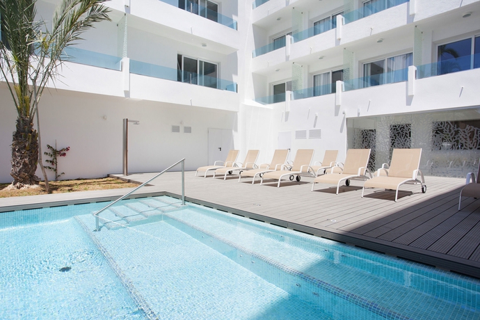 Imagen de la piscina del Hotel The Sea By Grupotel - Adults Only. Foto 16