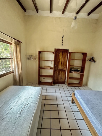 Imagen de la habitación del Hotel The Sea Garden House. Foto 2