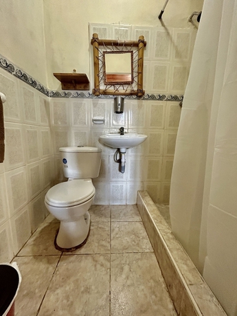 Imagen de la habitación del Hotel The Sea Garden House. Foto 5