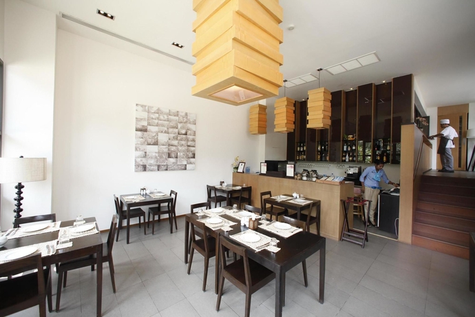 Imagen del bar/restaurante del Hotel The Sea Koh Samui Beachfront Resort and Spa By Tolani. Foto 2