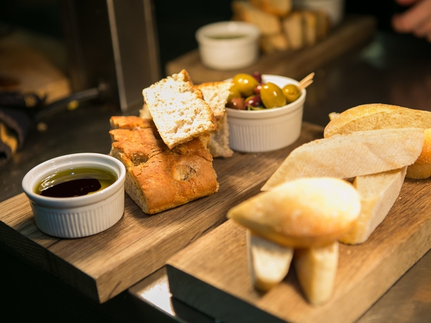 Imagen del bar/restaurante del Hotel The Sea Trout Inn. Foto 2