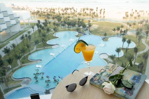 Imagen general del Hotel The Sea View Cam Ranh Beach Resort. Foto 8