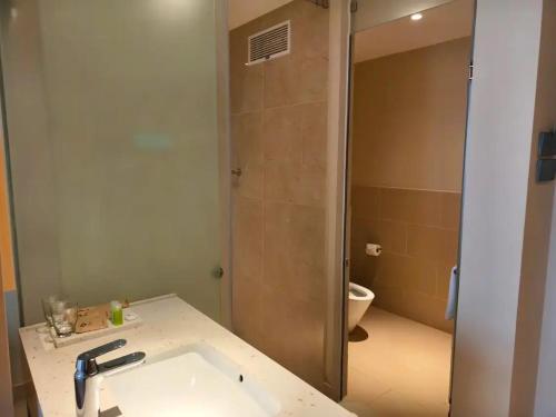 Imagen de la habitación del Hotel The Sea View Cam Ranh Beach Resort. Foto 18