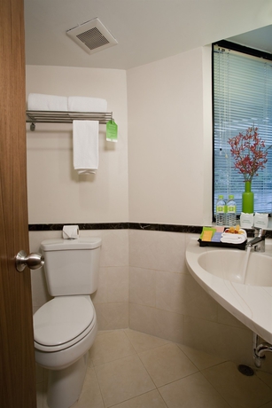 Imagen de la habitación del Hotel The Seasons Bangkok Huamark. Foto 12