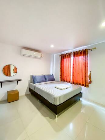 Imagen de la habitación del Hotel The Seathru Kohlarn. Foto 11