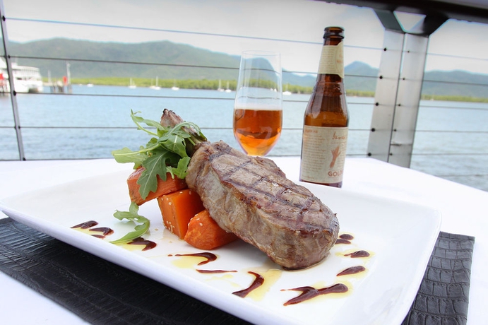 Imagen del bar/restaurante del Hotel The Sebel Cairns Harbour Lights. Foto 5