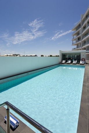 Imagen de la piscina del Hotel The Sebel Mandurah. Foto 16