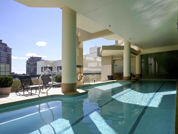 Imagen de la piscina del Hotel The Sebel Sydney Chatswood. Foto 16