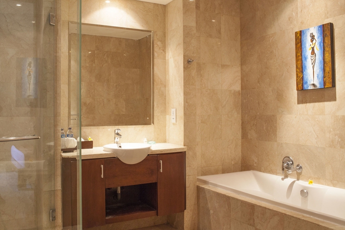 Imagen de la habitación del Hotel The Segara Suites. Foto 6