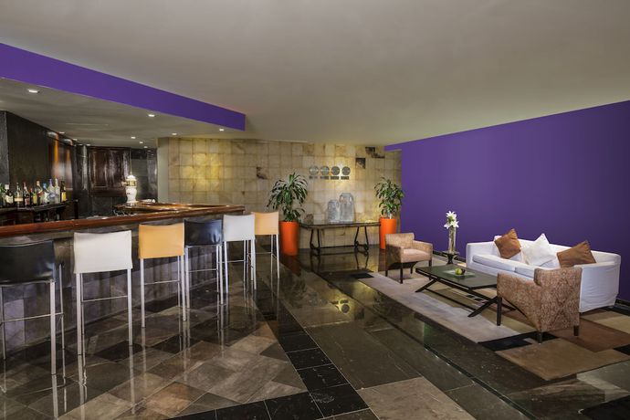 Imagen del bar/restaurante del Hotel The Sens Cancun - All Inclusive. Foto 2