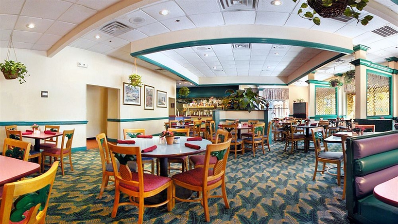 Imagen del bar/restaurante del Hotel The Seralago And Suites. Foto 2