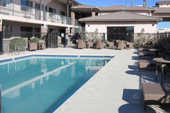 Imagen de la piscina del Hotel The Serene Glendale Peoria, Surestay Collection by BW. Foto 18