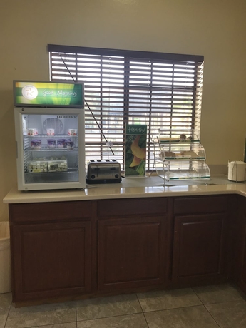 Imagen del bar/restaurante del Hotel The Serene Glendale Peoria, Surestay Collection by BW. Foto 4