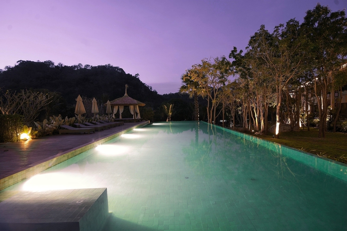 Imagen de la piscina del Hotel The Series Resort Khaoyai. Foto 18