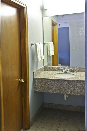 Imagen general del Hotel The Shades Motel. Foto 3