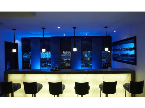 Imagen del bar/restaurante del Hotel The Shalimar. Foto 3