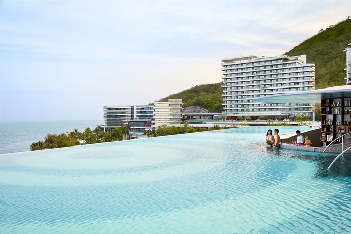 Imagen de la piscina del Hotel The Shanhaitian Resort Sanya, Autograph Collection. Foto 23