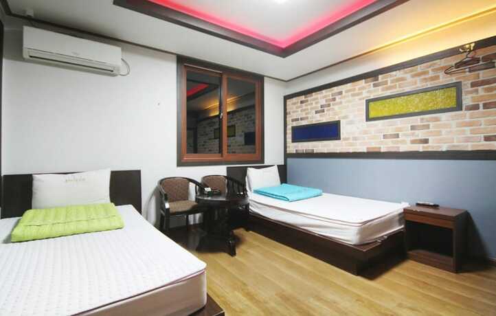 Imagen de la habitación del Hotel The Sharp Motel. Foto 17