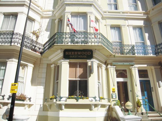 Imagen del bar/restaurante del Hotel The Sherwood - Guest House. Foto 2