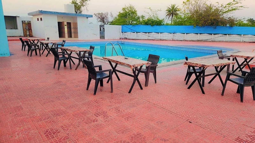 Imagen de la piscina del Hotel The Shikhar Resort. Foto 13
