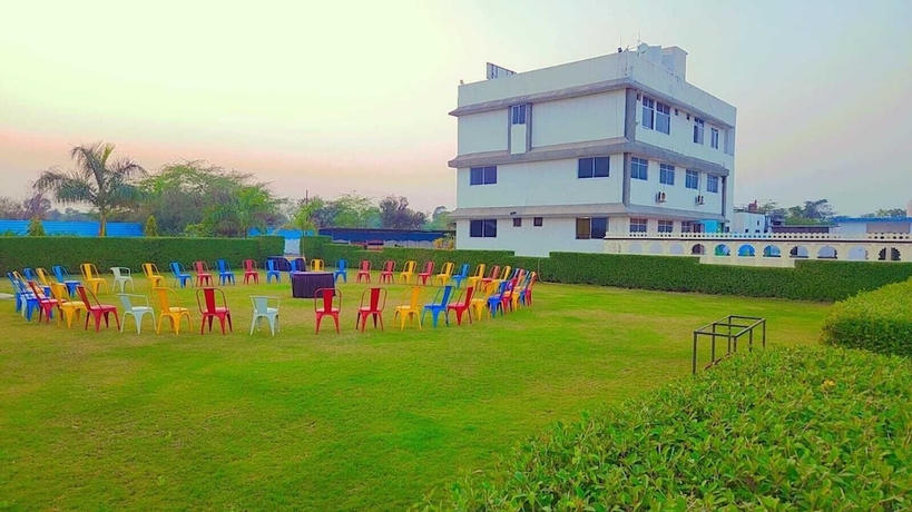 Imagen de los exteriores del Hotel The Shikhar Resort. Foto 10