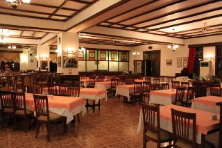 Imagen del bar/restaurante del Hotel The Ship Inn, Kyrenia. Foto 11