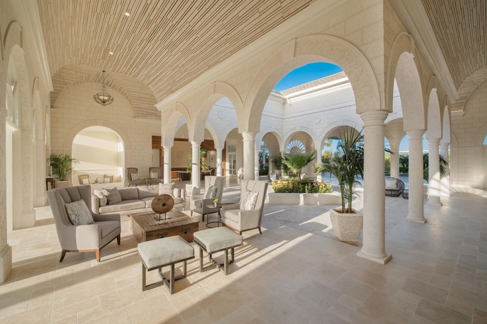 Imagen de los interiores del Hotel The Shore Club Turks and Caicos. Foto 17