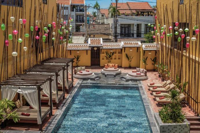 Imagen de la piscina del Hotel The Signature Hoi An. Foto 33