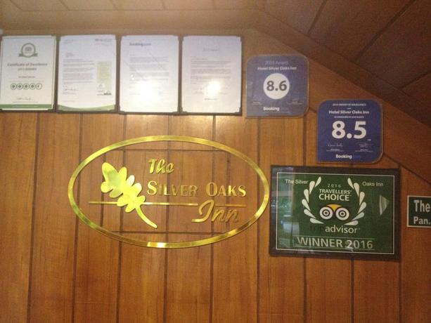 Imagen de los interiores del Hotel The Silver Oaks Inn. Foto 10