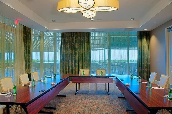 Imagen de los interiores del Hotel The Singer Oceanfront Resort, Curio Collection by Hilton. Foto 4