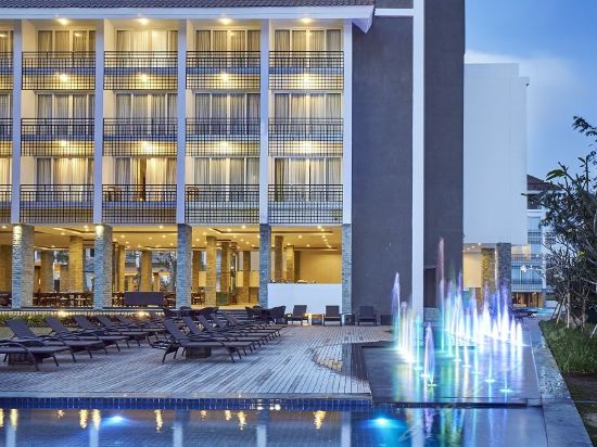 Imagen de los exteriores del Hotel The Sintesa Jimbaran Bali. Foto 6