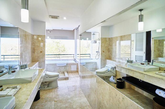 Imagen de la habitación del Hotel The Sintesa Jimbaran Bali. Foto 5