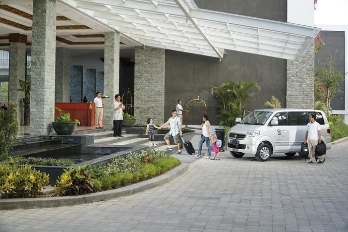 Imagen de los exteriores del Hotel The Sintesa Jimbaran Bali. Foto 7
