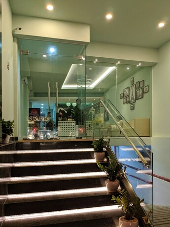 Imagen de los interiores del Hotel The Six. Foto 35
