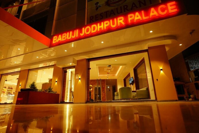 Imagen de los interiores del Hotel The Sky Comfort Babuji Jodhpur Palace. Foto 22