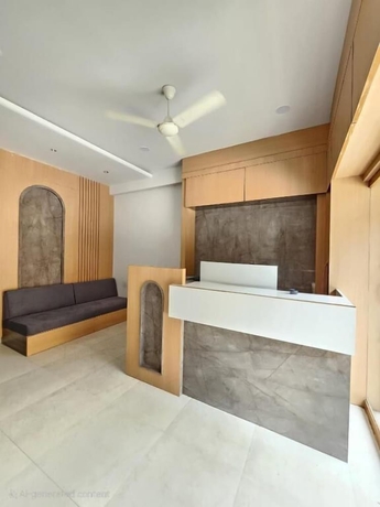 Imagen de los interiores del Hotel The Sky Comfort Brahm Sambandh. Foto 16