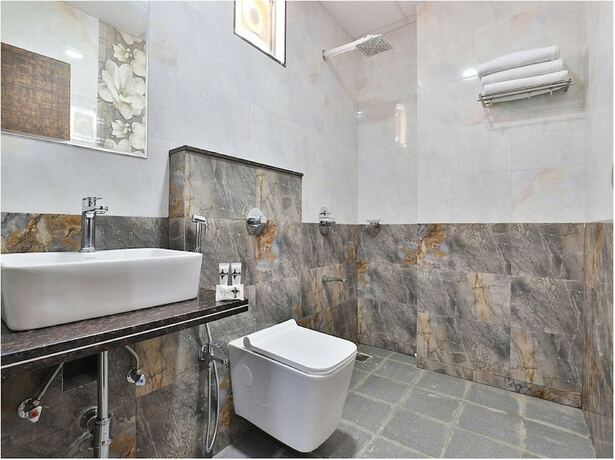 Imagen general del Hotel The Sky Comfort - Parth Inn. Foto 6