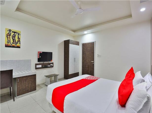 Imagen general del Hotel The Sky Comfort - Parth Inn. Foto 8