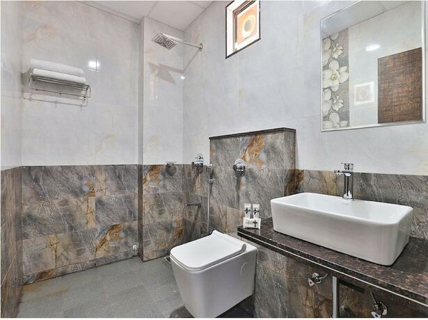 Imagen general del Hotel The Sky Comfort - Parth Inn. Foto 14