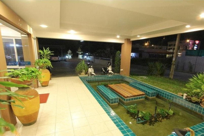 Imagen de los exteriores del Hotel The Sky Condo. Foto 7