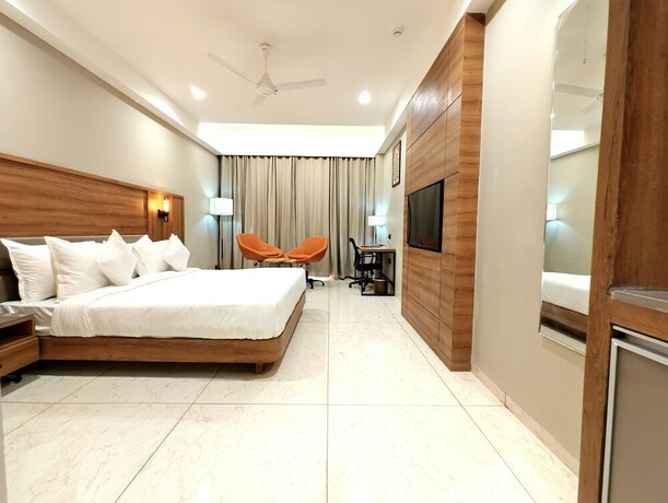 Imagen de la habitación del Hotel The Sky Imperial Kailash. Foto 16