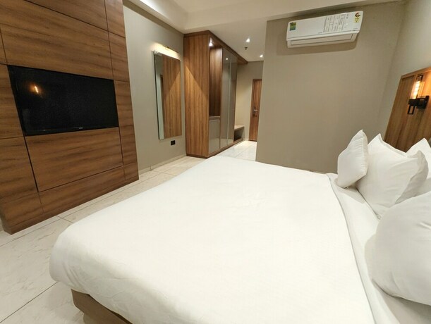 Imagen de la habitación del Hotel The Sky Imperial Kailash. Foto 17