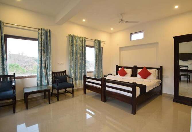 Imagen de la habitación del Hotel The Sky Imperial Kumbhalmer Resort. Foto 17