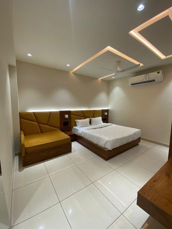 Imagen de la habitación del Hotel The Sky Imperial Sugam. Foto 1