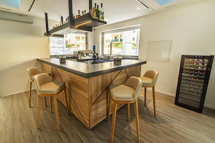 Imagen del bar/restaurante del Hotel The Sky – Adults Only. Foto 2