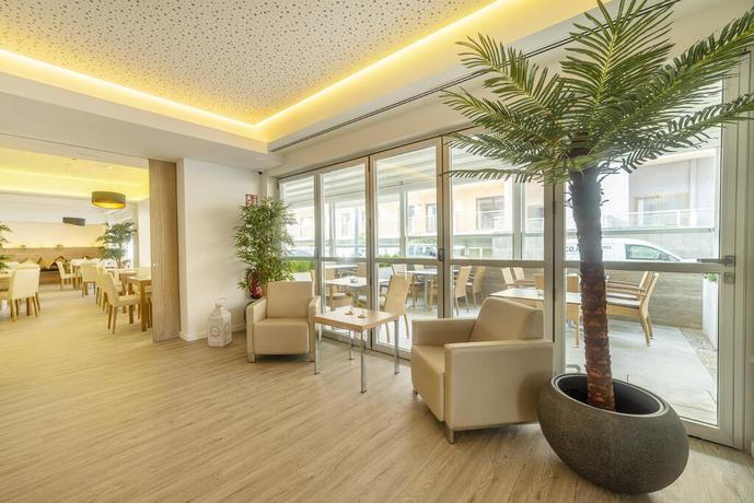 Imagen del bar/restaurante del Hotel The Sky – Adults Only. Foto 4