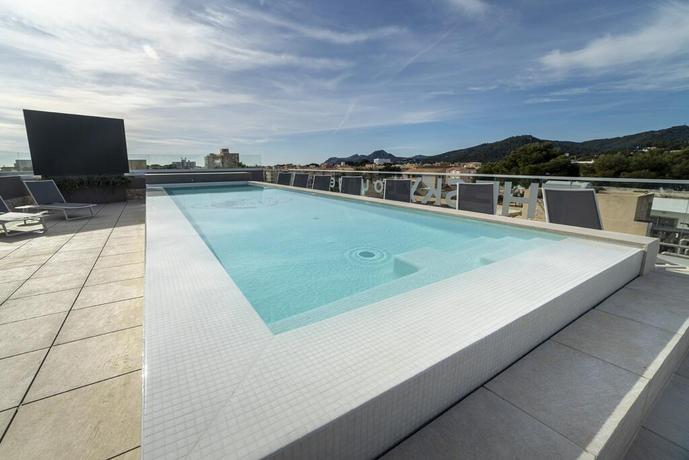 Imagen de la piscina del Hotel The Sky – Adults Only. Foto 19