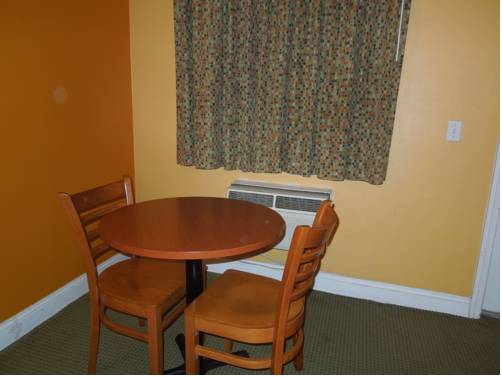 Imagen de la habitación del Hotel The SkyBreeze Inn. Foto 15