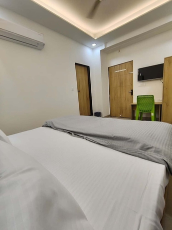 Imagen de la habitación del Hotel The Skyluxe. Foto 5